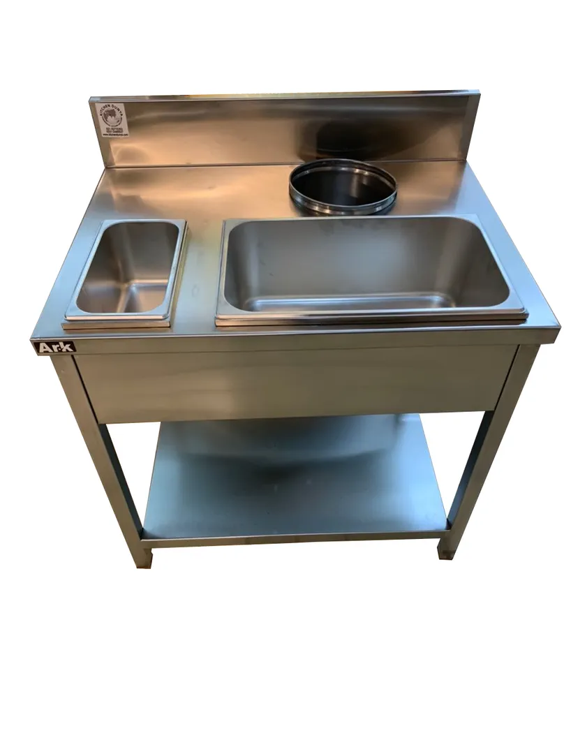 BBQ Pit with Canopy - Image 2