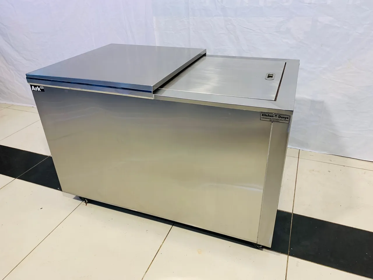 Sliding Door Freezer - Image 4